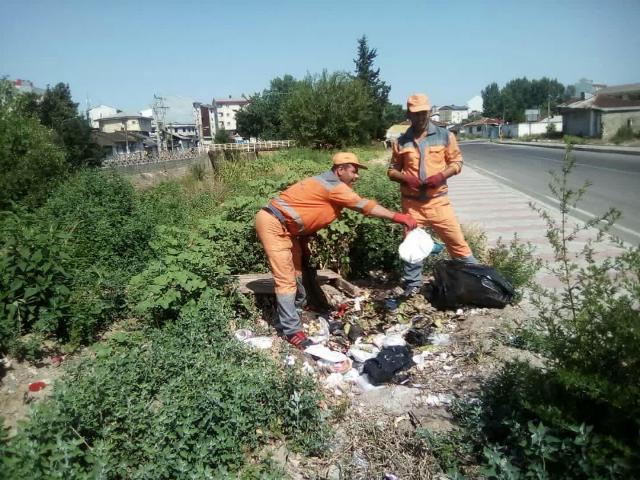 گزارش تصویری حوزه مدیریت خدمات شهری شهرداری از هفته دهم طرح پاکسازی هفتگی محلات شهر رشت 2 photo 2019 07 06 09 45 45