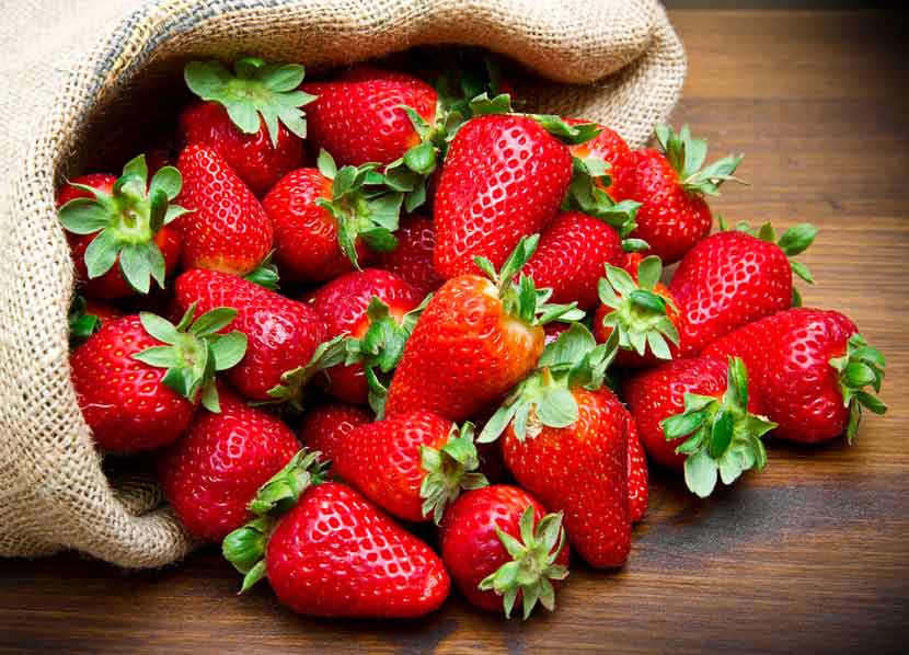 توت فرنگی ایرانی بخوریم